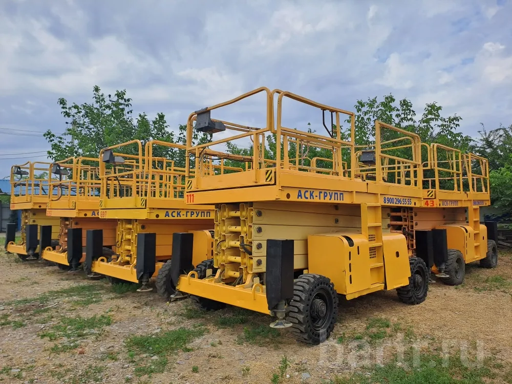 Фото: Продам самоходный ножничный подъёмник Haulotte H15 SX (б/у), рабочая высота 15 м / Купить подъемники