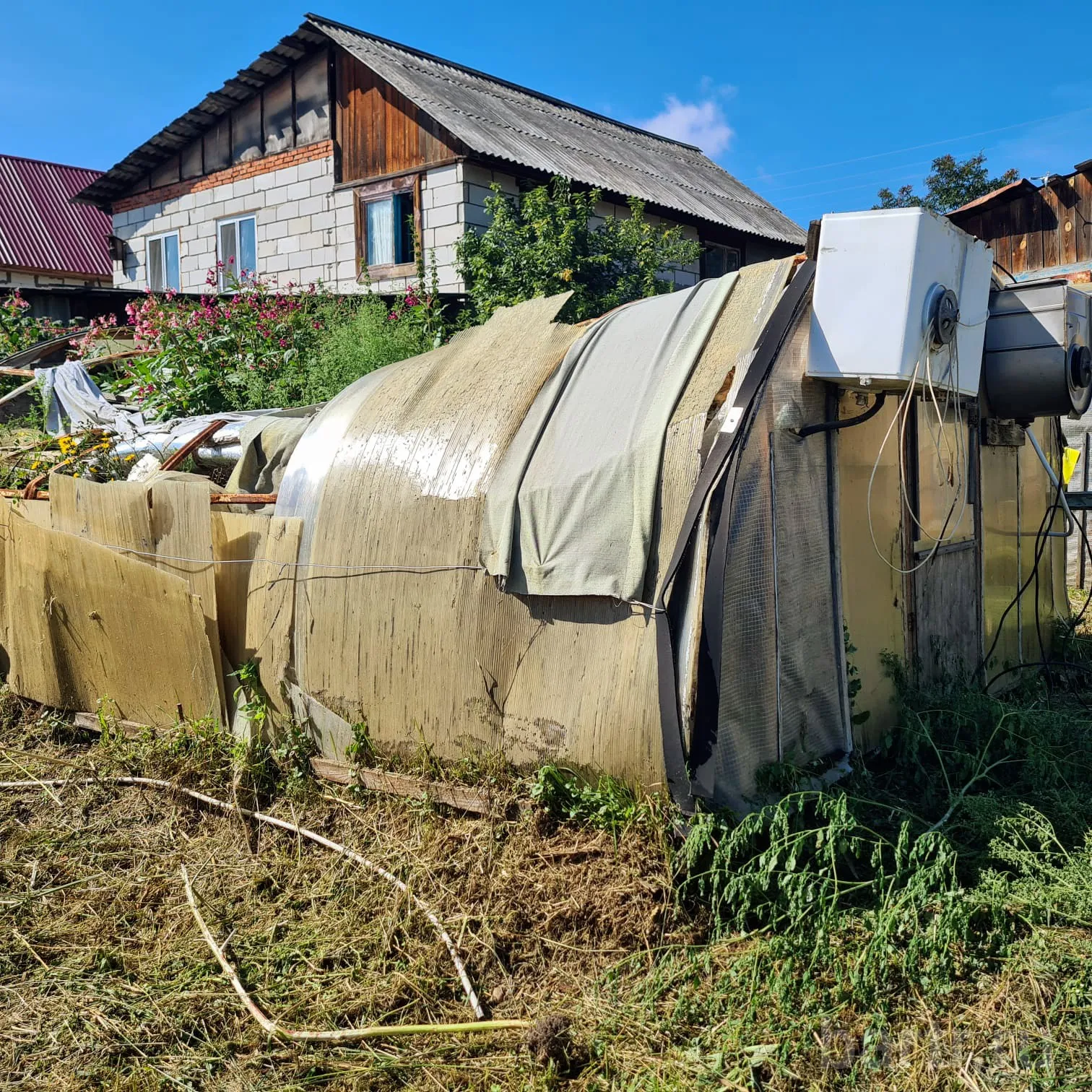 Фото: демонтаж теплицы