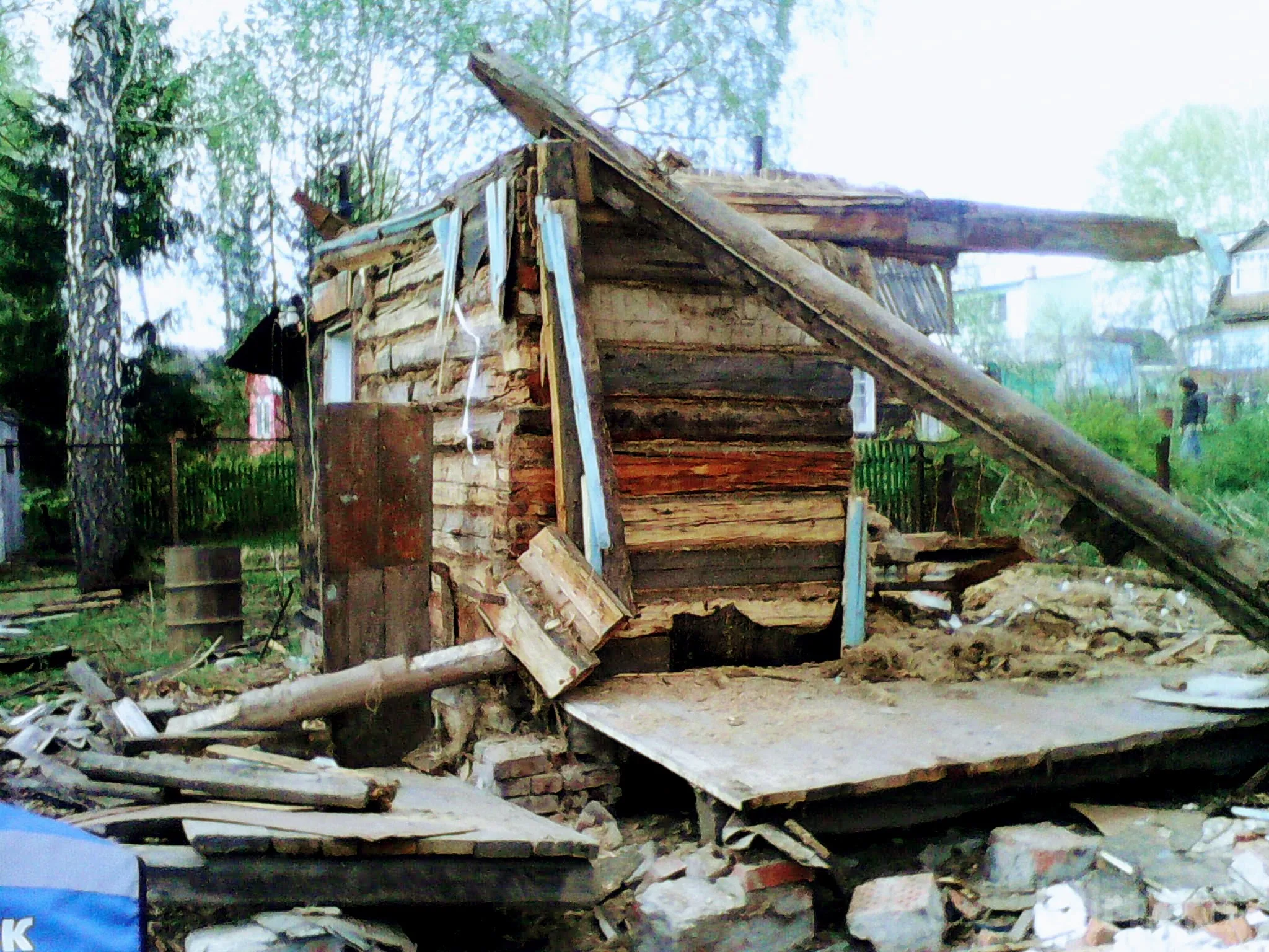 Фото: демонтаж дачи пристроек