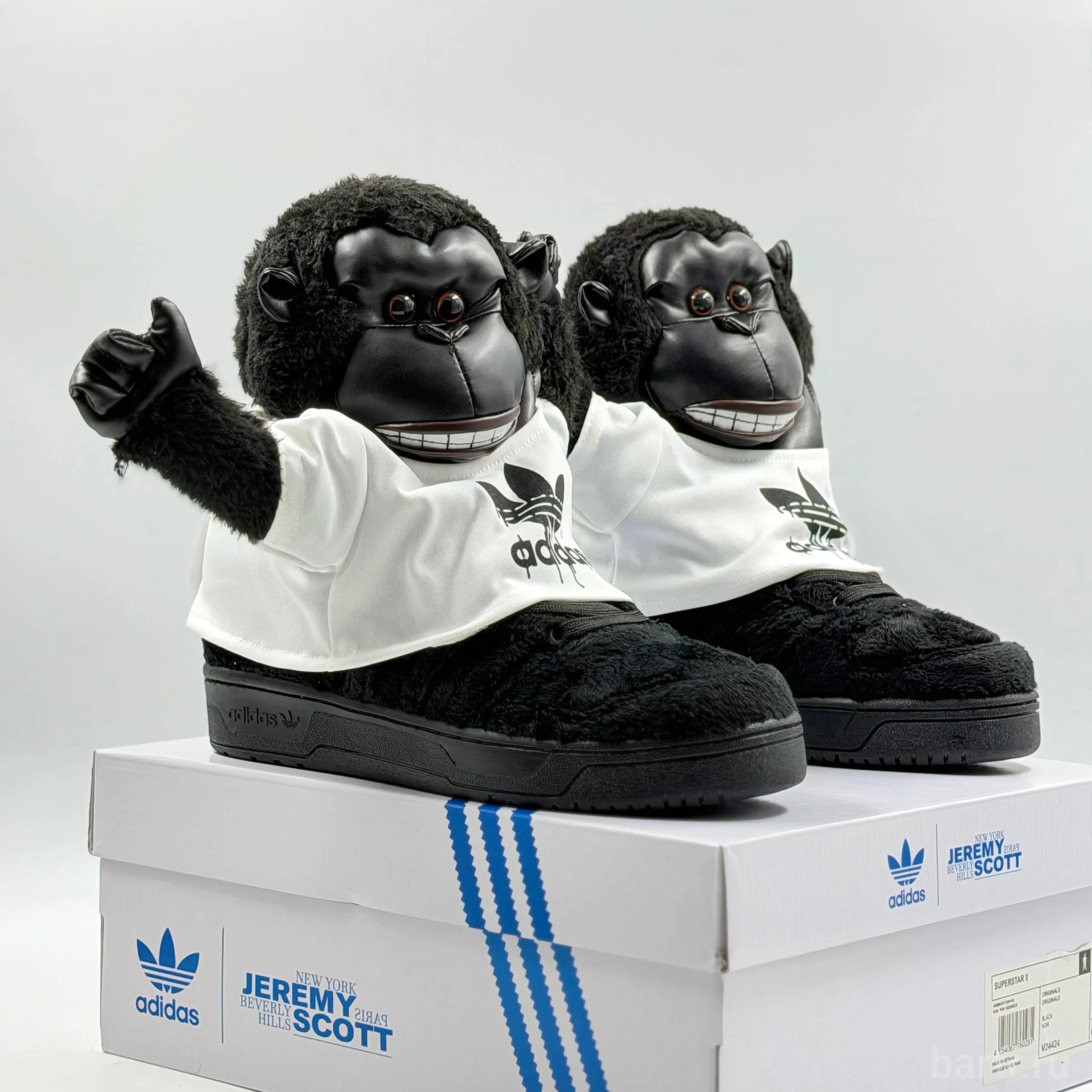 Фото: Кроссовки Adidas X Jeremy Scott Gorilla