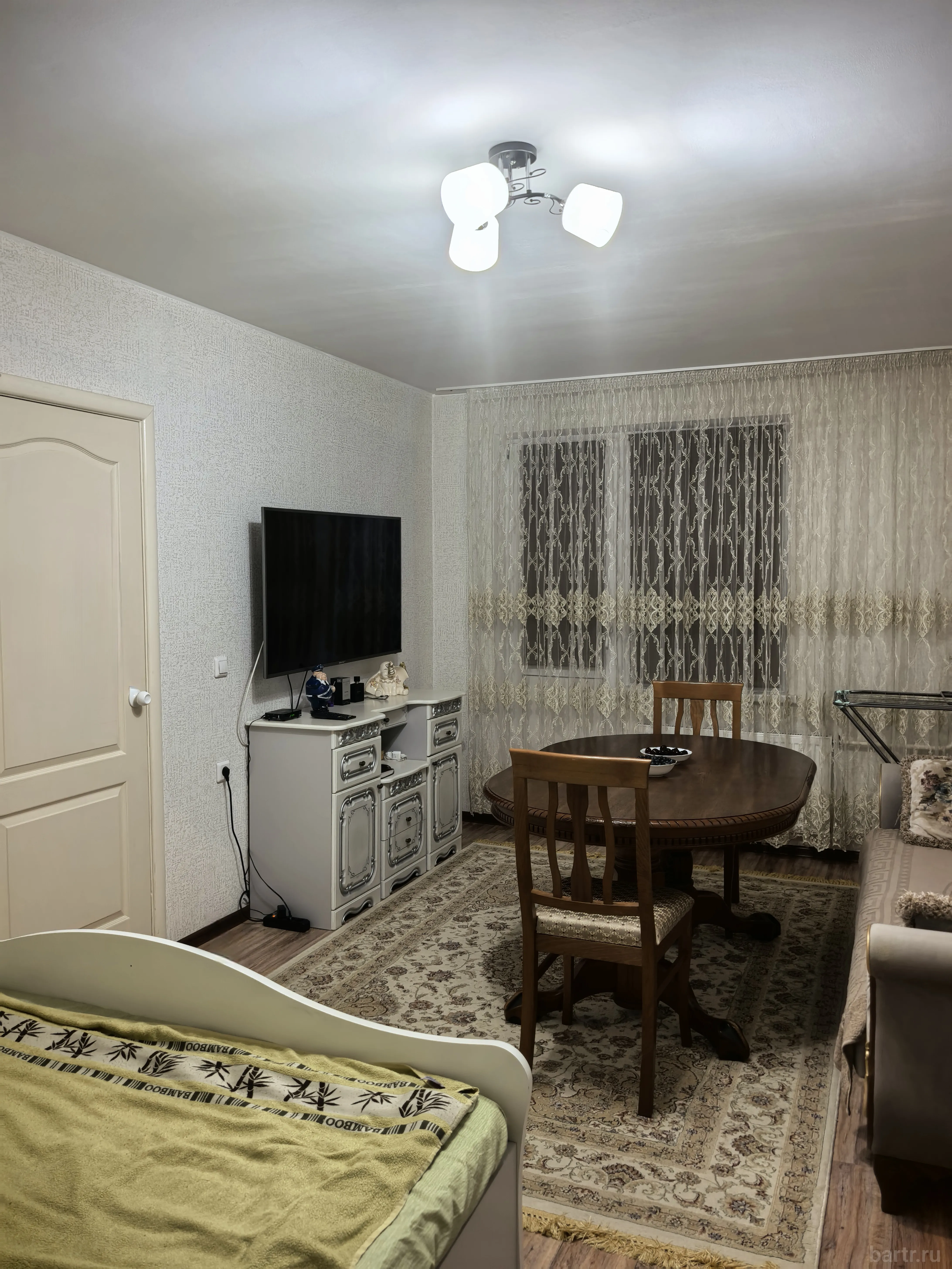 Фото: 1-комн. 37,8 м², 1 эт. Майкоп, Остапенко, 33. Ремонт, балкон. Рядом Лента, Оштен. 5 200 000 ₽ торг.